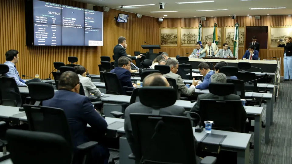 Vereadores em sessão no plenário da Câmara Municipal de Natal