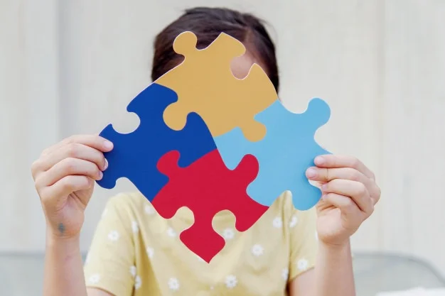 RN cria carteira para cuidadores de pessoas com autismo e garante atendimento prioritário