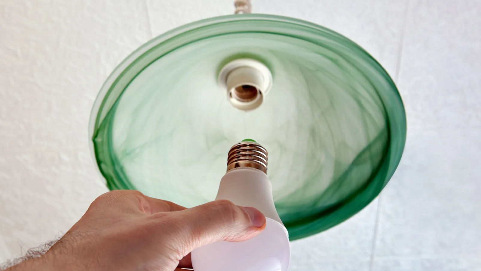 Outubro terá bandeira verde e Neoenergia Cosern orienta como economizar ainda mais na conta de luz