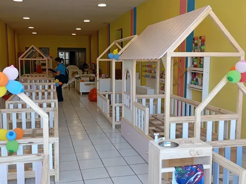 Loja de móveis infantis no Alecrim, com camas em formato de casinha, quase vazia na manhã do ato