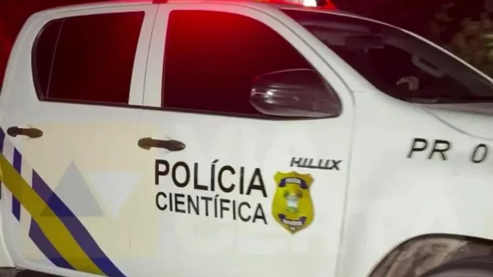Viatura da Polícia Científica do RN parada à noite na RN-160