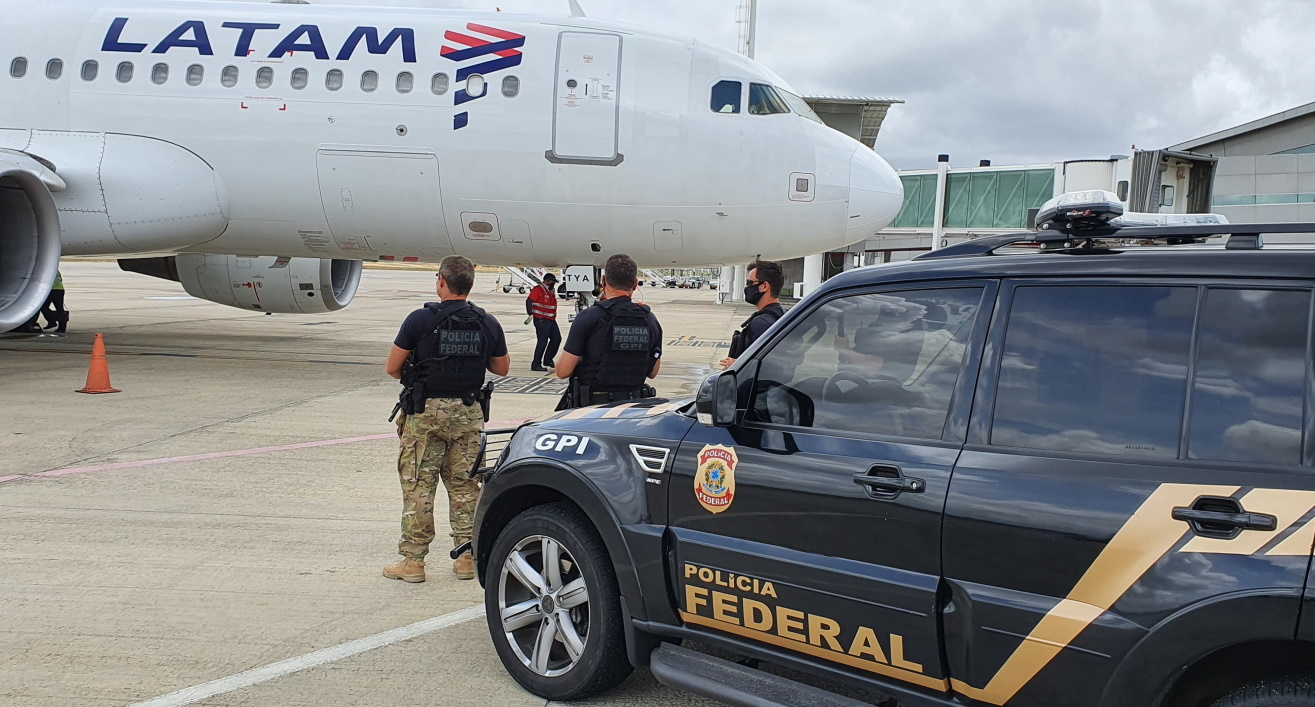Condenado por roubo, homem é preso ao desembarcar no aeroporto Aluízio  Alves - Senadinho