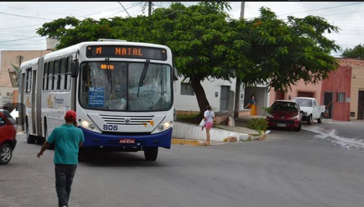 Ônibus da linha M de Macaíba é alvo de ação criminosa - Senadinho