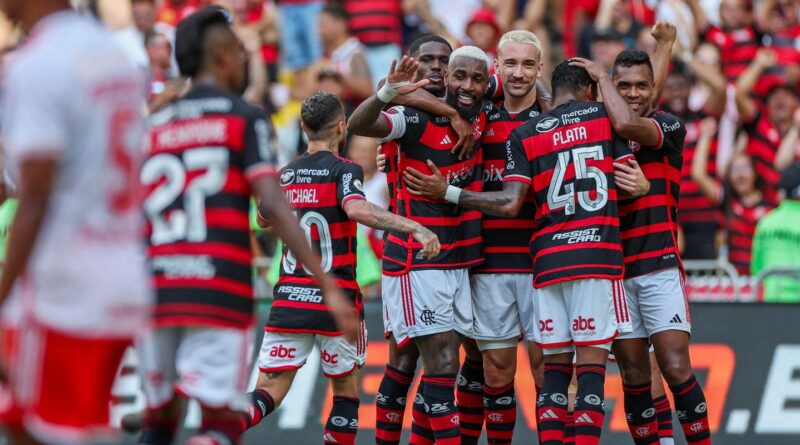 Flamengo vence e tira Inter da briga pelo título brasileiro
