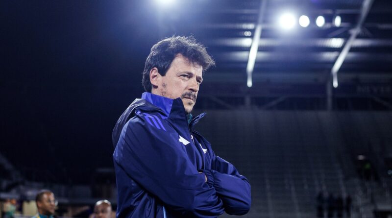 Fernando Diniz é demitido do Cruzeiro, após comandar time por 4 meses
